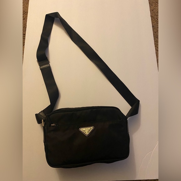 Prada purse - Picture 2 of 6